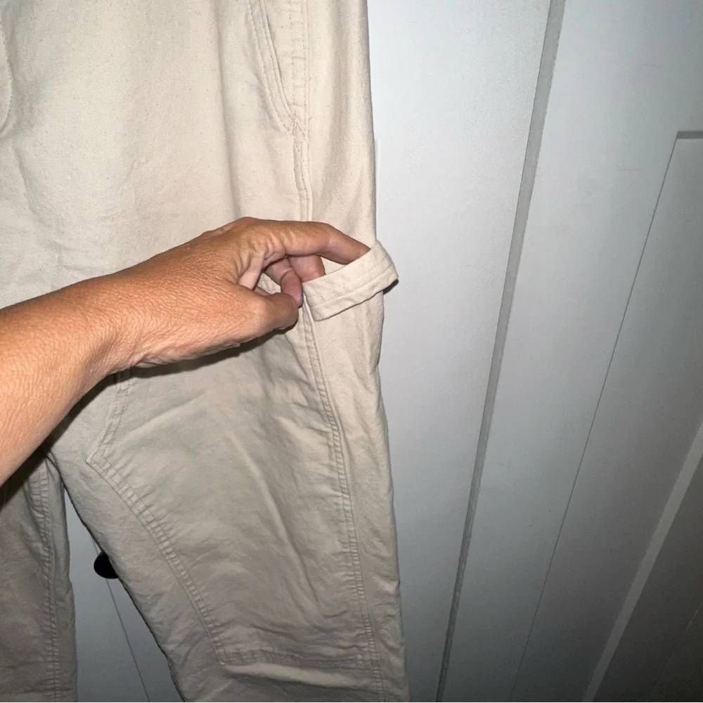 Abercrombie & Fitch Cream Cargo Pants - Picture 2 of 5